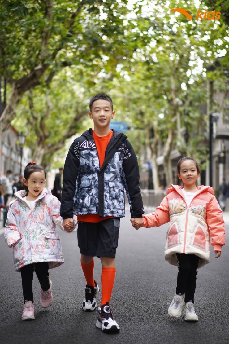 系列 杨阳洋三兄妹最新街拍大片曝光 双胞胎妹妹超萌抢镜