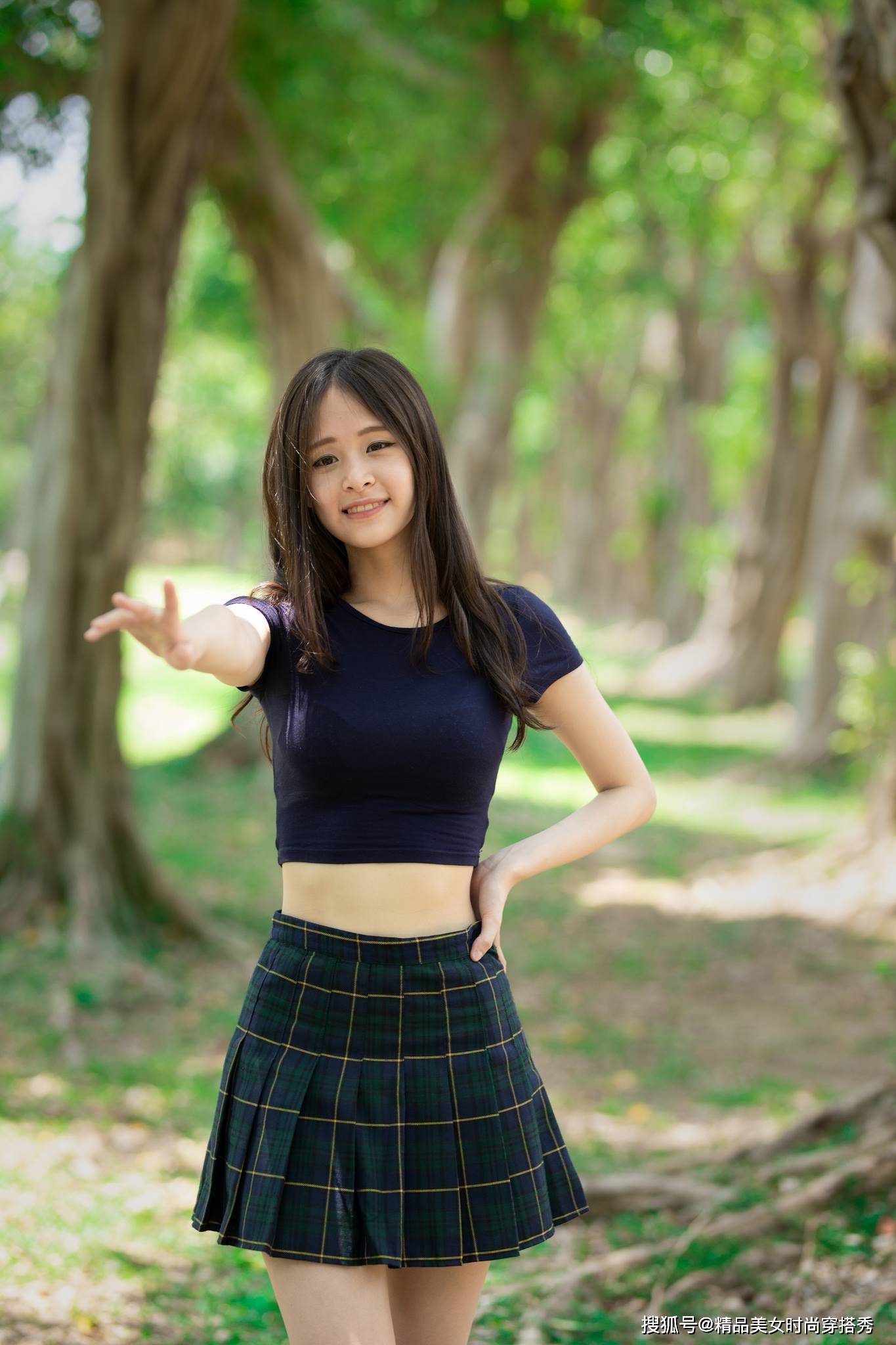 藏蓝色 格子系列的百褶裙，不一样的百褶裙穿搭