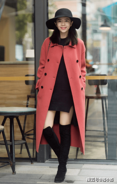 毛衣 奔三奔四的女人,建议多穿大衣+“长筒靴”或“短靴”,时髦洋气