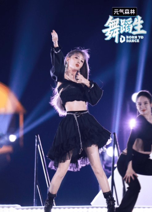 女神 38岁佟丽娅女团舞首秀，大改风格突破自我，谁能想到这是当妈的人
