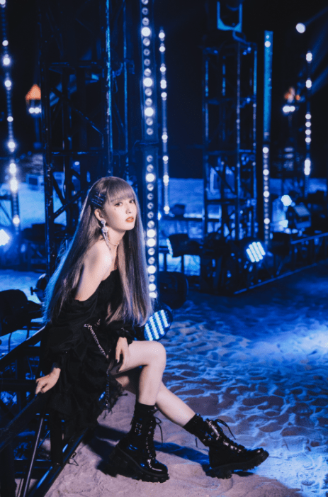 女神 38岁佟丽娅女团舞首秀，大改风格突破自我，谁能想到这是当妈的人