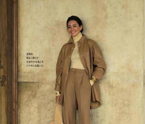 颜色 过了50岁后的女人,冬季多选这三个浅色系,显气质又温柔