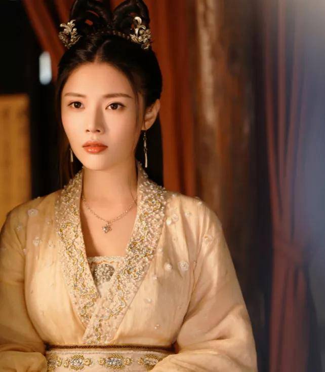 徐冬冬|一年内奉上10部烂片，烂片女王新片一出又毁经典！