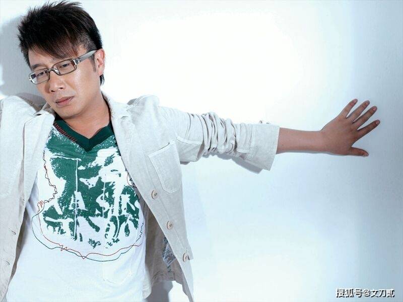 庞龙当老师,王蓉被曝精神问题,一首歌赚2.4亿,神曲歌手怎样了_蝴蝶