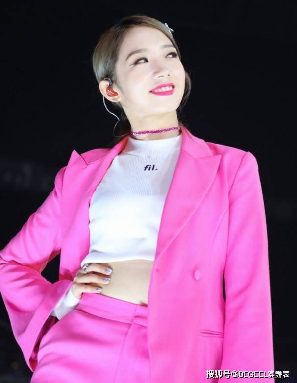 黑色 孟美岐最爱穿西装?驾驭能力太强,轻松穿出女王范