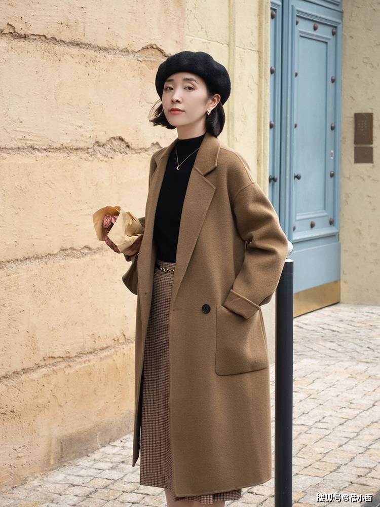 毛衣 奔三奔四的女人,建议多穿大衣+“长筒靴”或“短靴”,时髦洋气