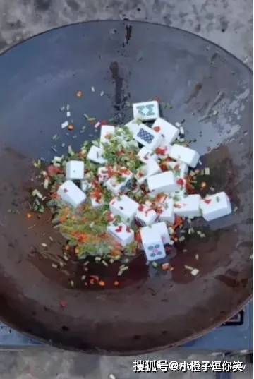 罰款說開車抽菸，但是這TM是一坨鳥屎啊！交警叔叔！ 搞笑整蠱 第5张