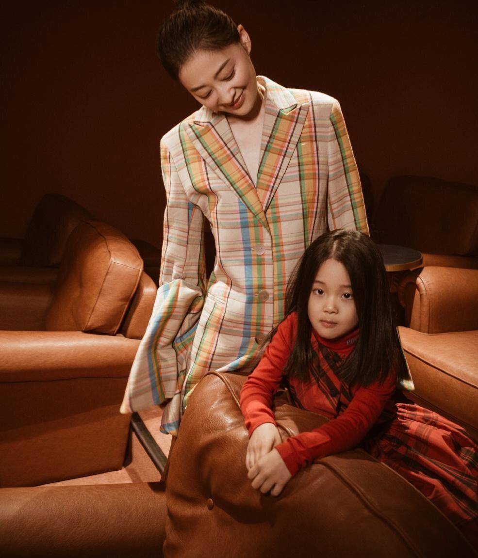 整体 梅婷167身高就是自信,马伊琍穿10cm高跟看秀,她踩双球鞋就去了