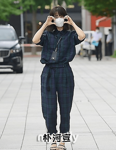 朴河宣 《黑色太阳》女主下线早，但生活中的朴河宣挺迷人，34岁仍似少女