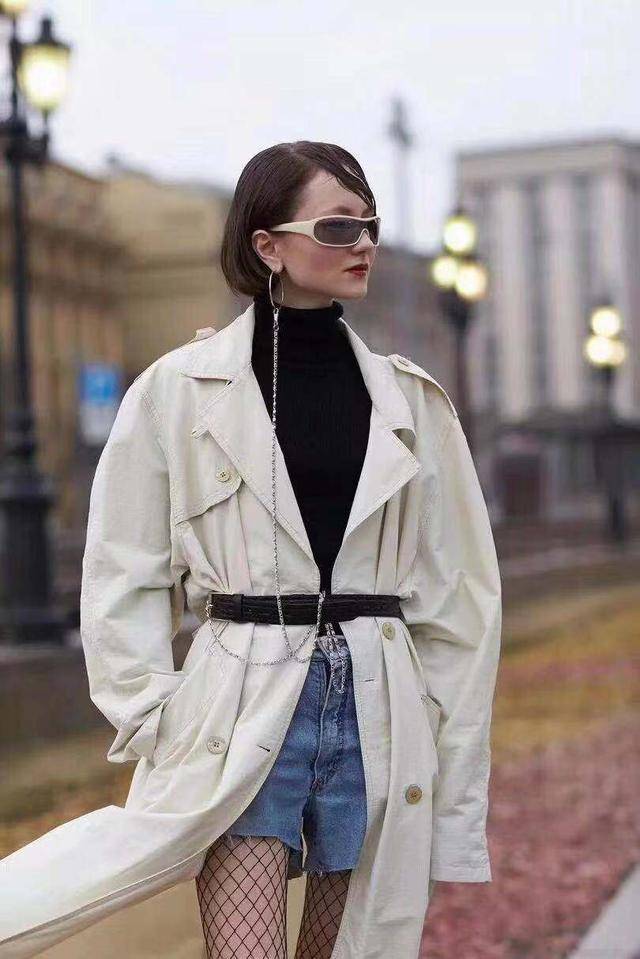 毛衣 今年想要时髦有范，穿出精致的脸庞，不妨选择烟管领毛衣