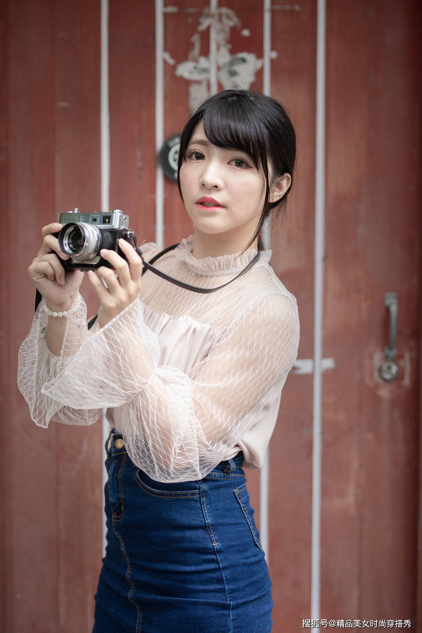 松紧 牛仔裙怎么搭配好？这样穿让你美出新高度