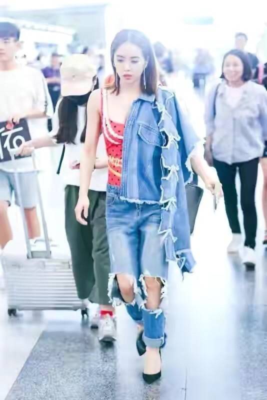 蔡依林 服了蔡依林“迷”之衣品！穿一半牛仔下搭乞丐裤，还好气质撑住了