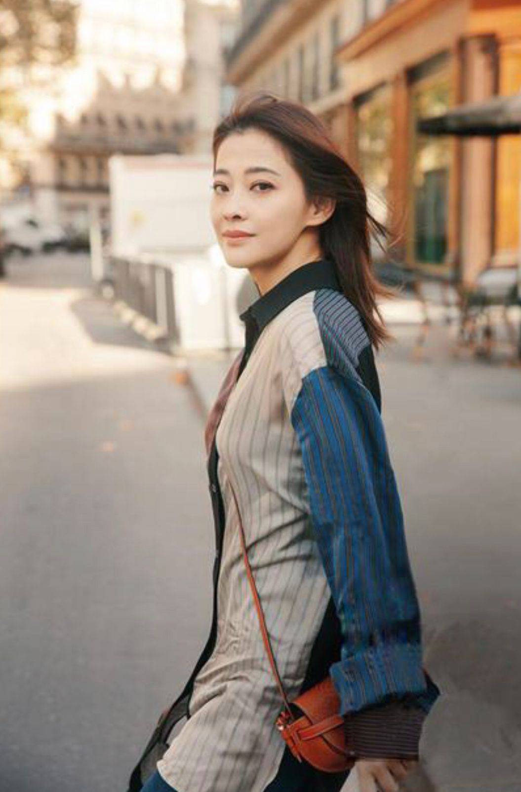 整体 梅婷167身高就是自信，马伊琍穿10cm高跟看秀，她踩双球鞋就去了