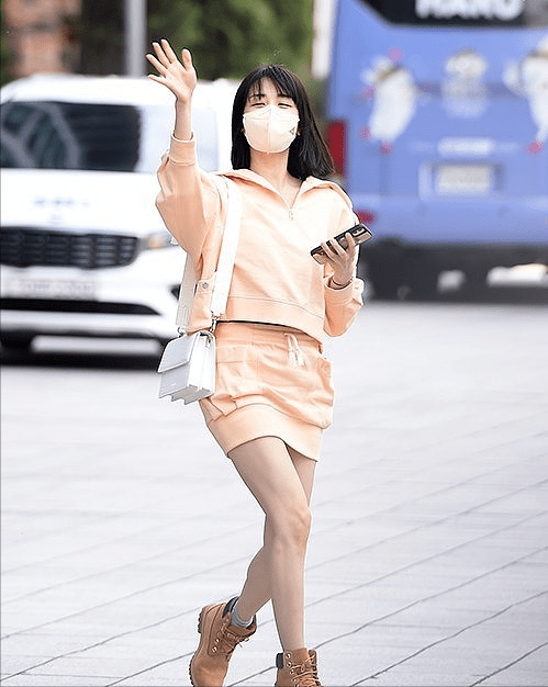 朴河宣 《黑色太阳》女主下线早，但生活中的朴河宣挺迷人，34岁仍似少女