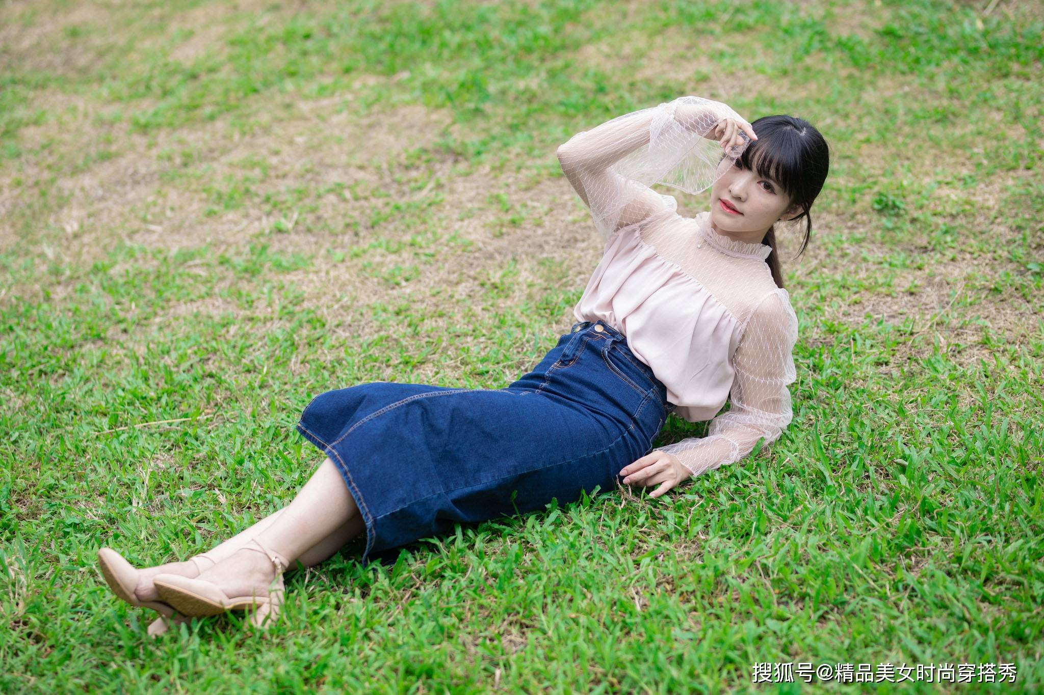 松紧 牛仔裙怎么搭配好？这样穿让你美出新高度