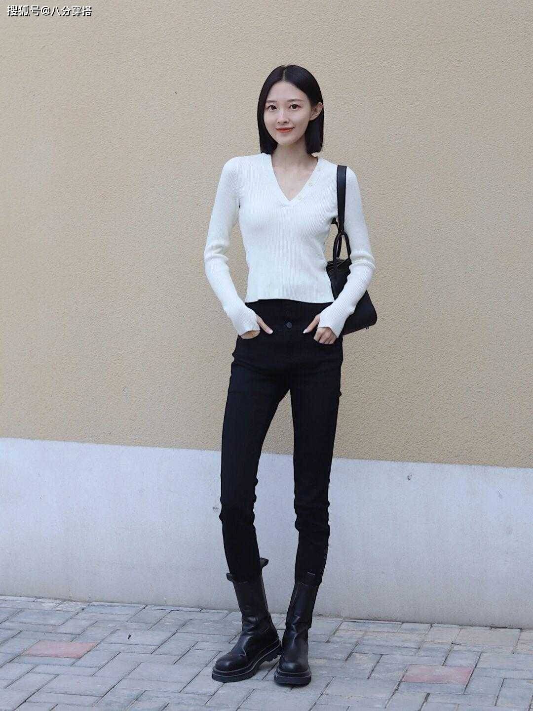 整体 紧身牛仔裤可不是什么非主流单品，冬天穿它出门，遮肉显瘦又显高