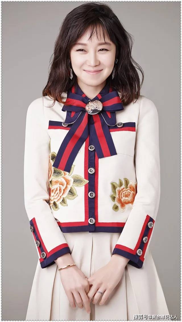 设计 40岁的女人穿衣别老一套!学会这3个穿搭技巧,你会美出新高度