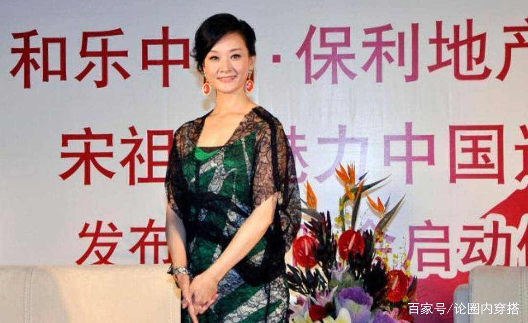 黑色 宋祖英真霸气，穿皮衣配黑裤，飒爽英姿很显气质与魅力