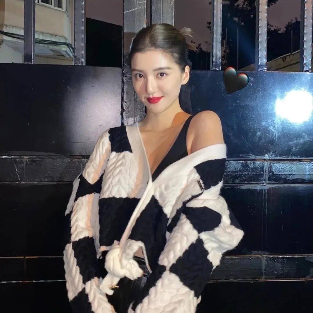 白女士 时尚圈都要被它“格式化”?女明星大型撞衫现场!