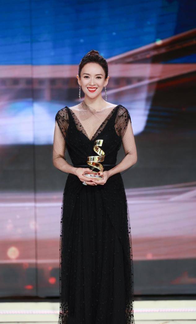 身材 大咖导演罕见同框！章子怡扎朝天辫好少女，就连吴京都忍不住摆弄