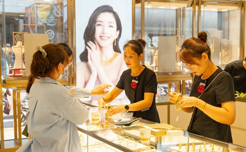 世代梦金园携手江疏影开启Z世代黄金饰品“蝶变”之旅