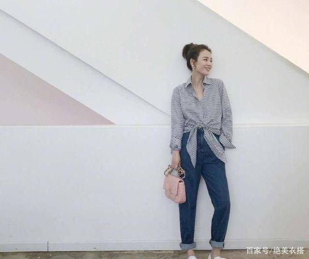 衣结 没腰、有肚子的中年女人不要“塞衣角”,学这样穿,遮肉显瘦还时髦