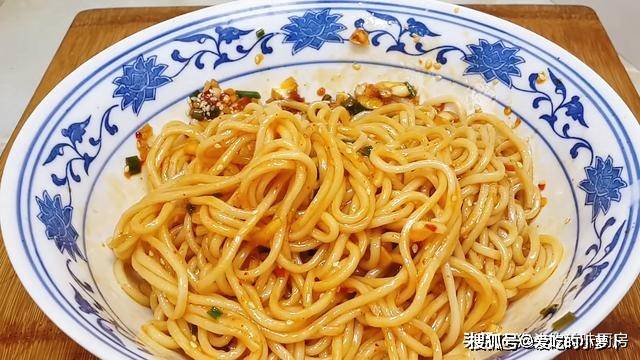 做法|适合夏天吃的早餐,清爽解暑,爽辣开胃,一次两碗不够吃,真香