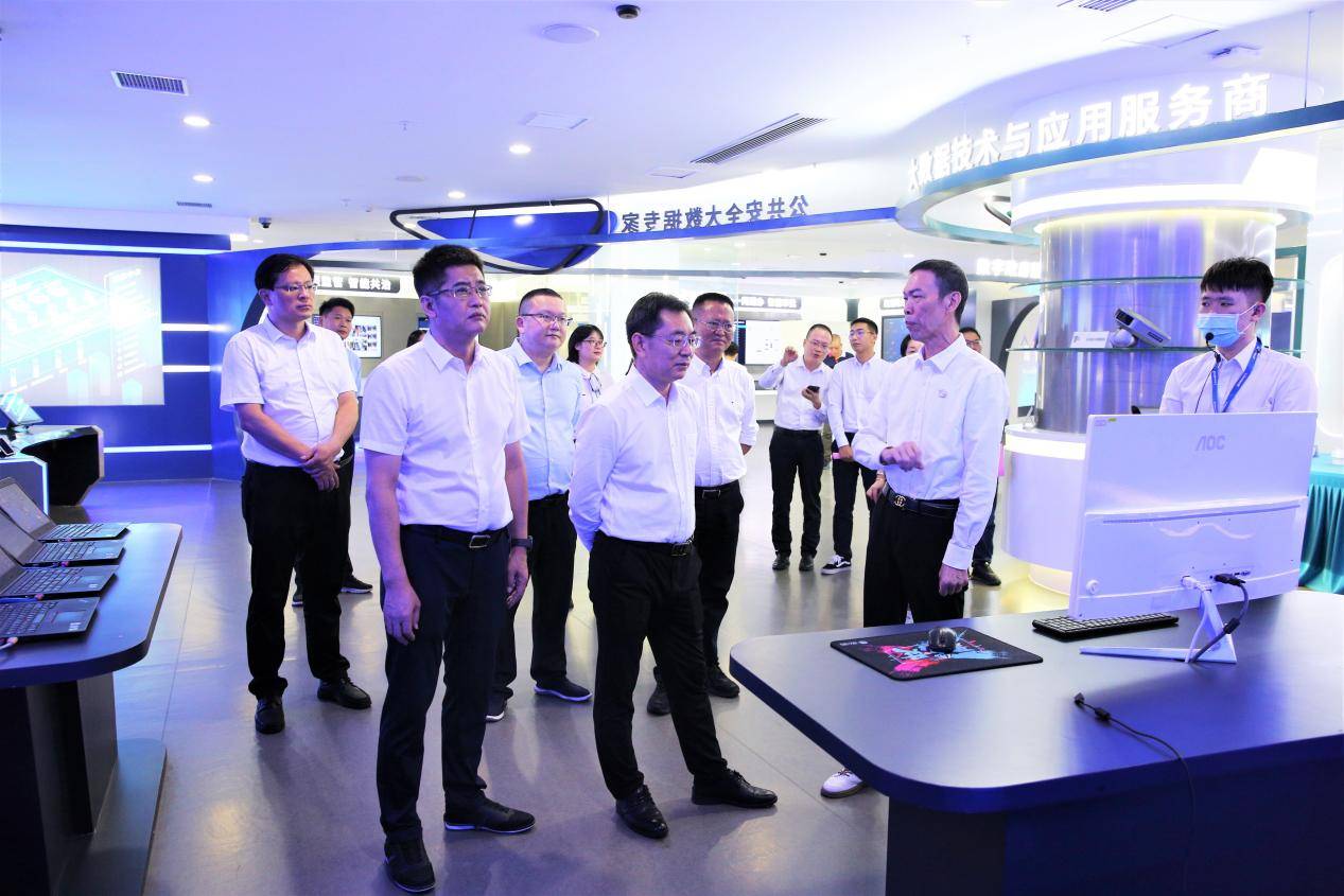 顺昌县委书记赵大建率党政代表团一行莅临南威软件集团泉州总部参观