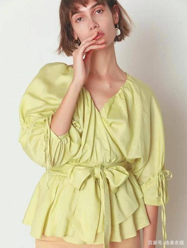 衣结 没腰、有肚子的中年女人不要“塞衣角”，学这样穿，遮肉显瘦还时髦