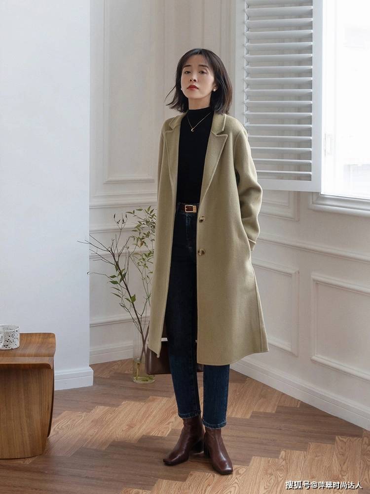 帆布鞋 今年多穿“大衣”,内搭毛衣牛仔裤,下搭帆布鞋、靴子时髦高级