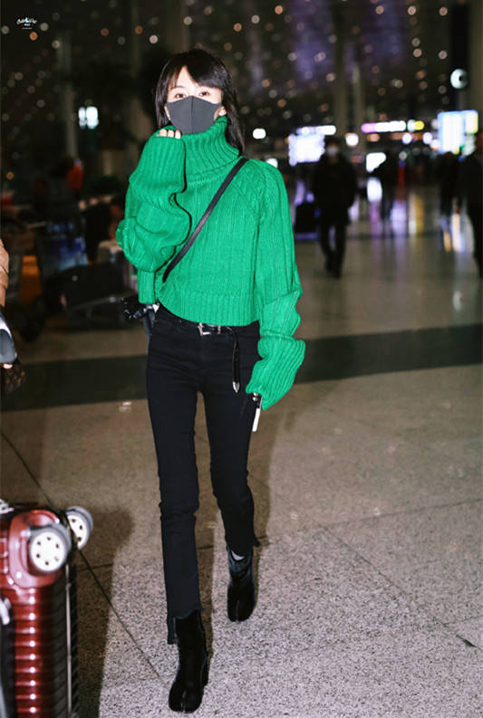 毛衣 “小个子”王子文真会穿，短款毛衣配紧身裤穿出170cm既视感