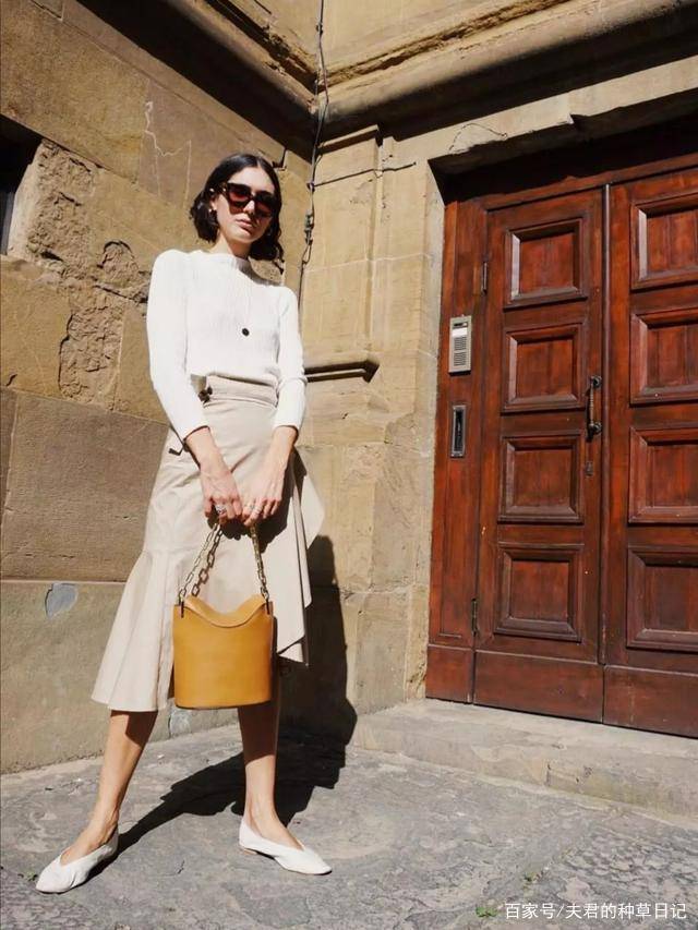 视觉 高跟鞋失宠了，今年流行这双“奶奶鞋”，搭阔腿裤，时髦还显瘦