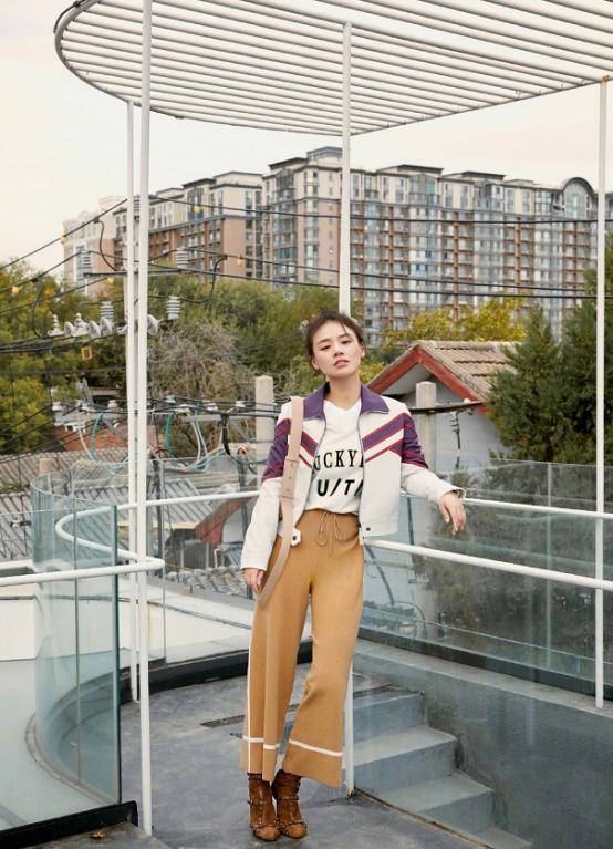 颧骨 马思纯瘦了后真像是换个人，颜值回归看着更嫩，颧骨突出真瘦不少