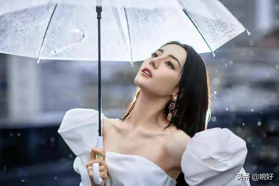 迪丽热巴 迪丽热巴美若天仙，造型别致每帧影像都赏心悦目