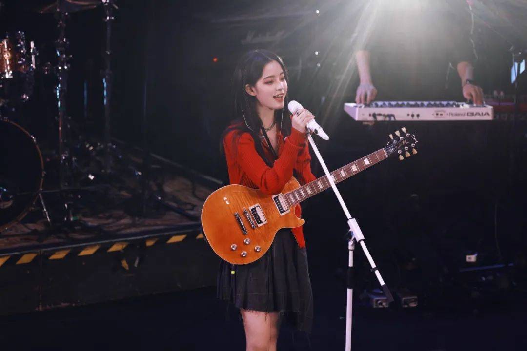 杨幂 这么多年过去了，杨幂的下衣失踪依旧看不腻啊！