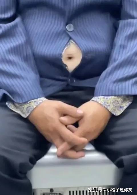 搞笑圖片：感覺大爺在用肚臍眼嘲笑我 搞笑整蠱 第4张