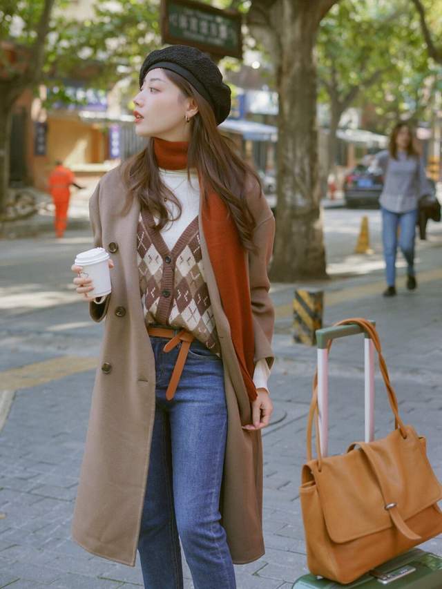 是属于 秋冬的标配卡其色大衣，学会这5套搭配轻松驾驭，怎么穿都好看