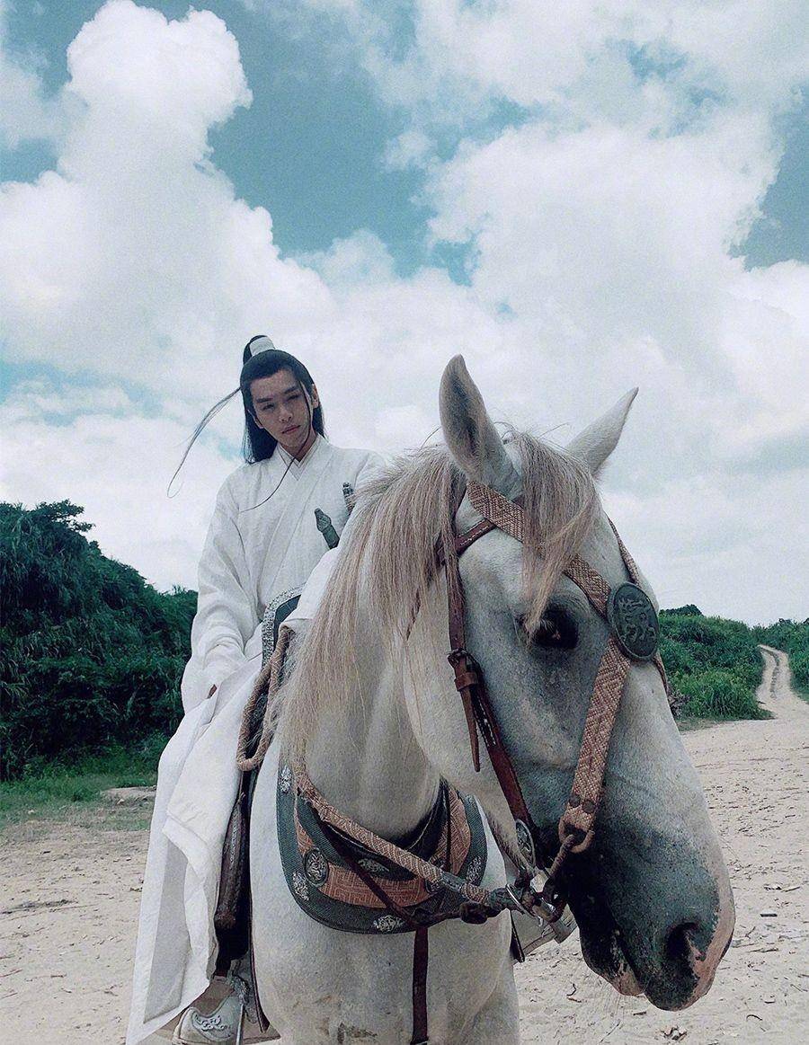 扮演者|雪中悍刀行：各角色骑马剧照，看到“二姐”徐渭熊，很难不心动