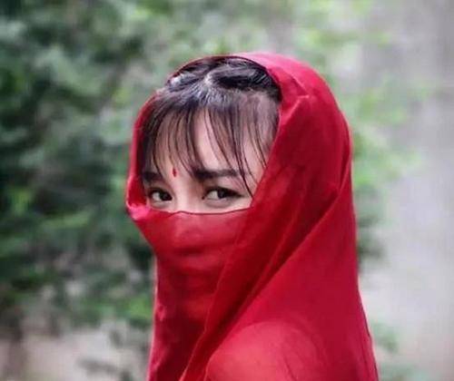 女神 李子柒成古风汉服女神,全球粉丝破亿,从大山打开了一扇时尚大门