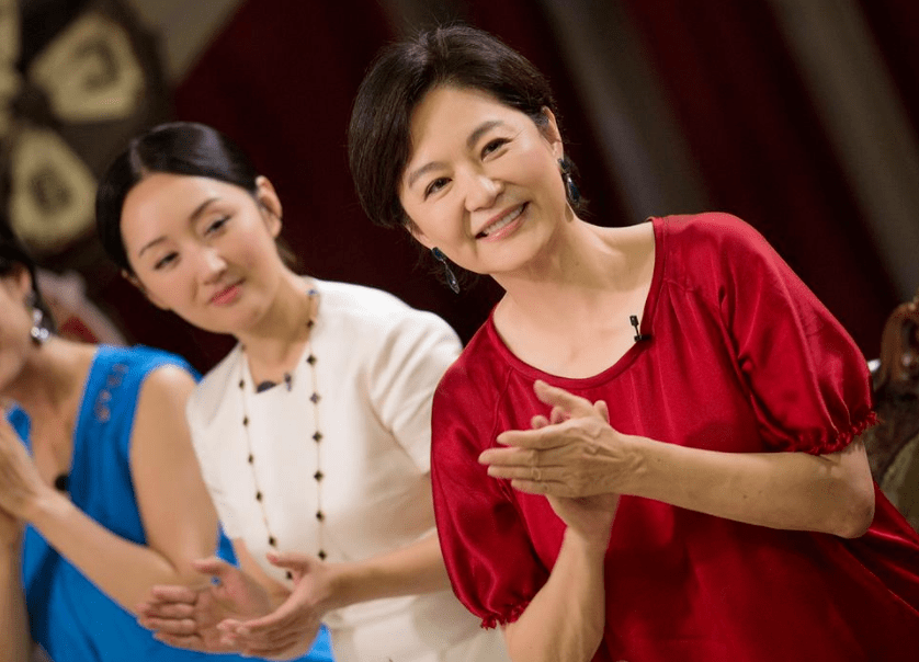 生活十大风情美人今昔颜值对比，有人颜垮了，有人优雅老去，差距真大