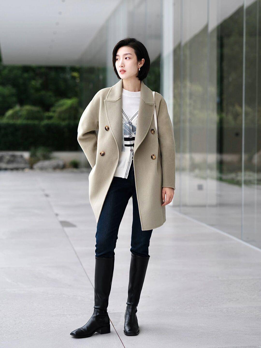 长度 秋冬季保暖衣别乱选,穿这几套大衣和羽绒服就够了,减龄又时尚