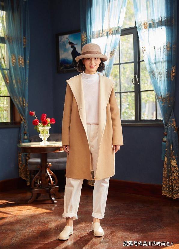 三木 见过世面的女人，大衣很少配打底裤，看三木和妈妈搭配，高级大气