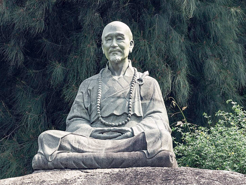 第二位是在番外篇当中出现的,徐凤年退隐后,江斧丁精心设局,集齐了十