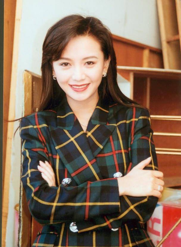 因为当年没觉察她的美貌，是我没眼光