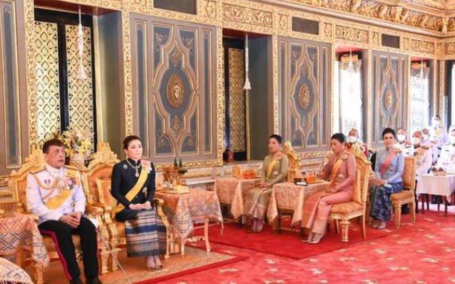 活动|苏提达出手压制诗妮娜，高调晒出活动镜头，妾室高光时刻被删减