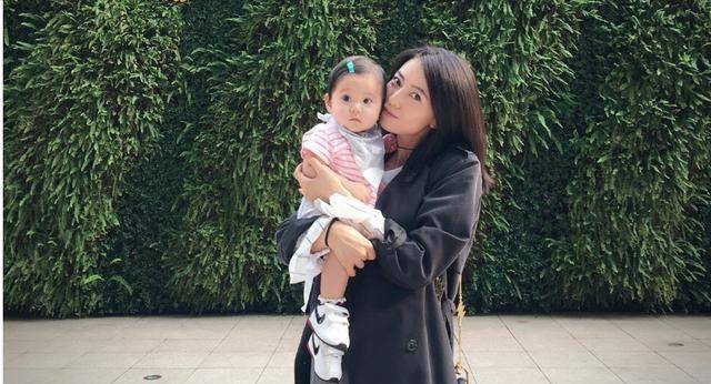 美貌高圆圆终于承认自己老了，她的自知之明，让多少女星汗颜？