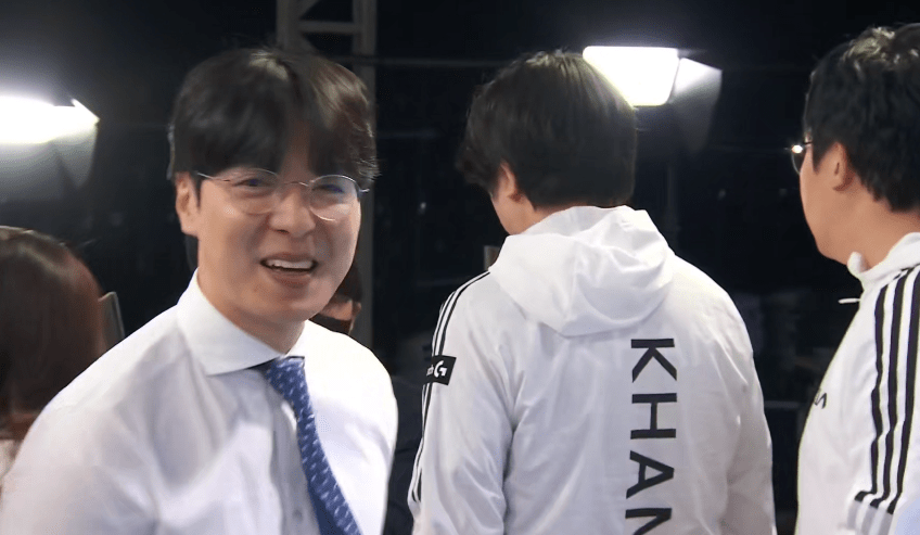 Faker|DK晋级总决赛，选手呐喊，Faker神情落寞，还好宣布了一个好消息