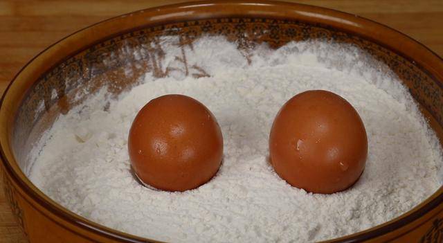 面团|孩子零食别再出去买了，1碗面粉2个鸡蛋，上桌一口一个，特简单