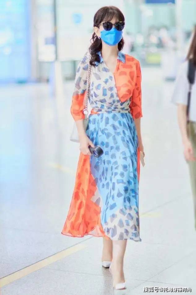 花衣服 女人50岁后，少穿花衣服，最好多穿这3种“颜色”，显白显气质