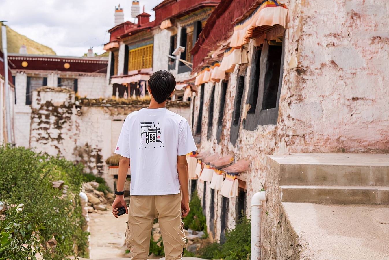 位于西藏海拔3800米的寺庙,距拉萨市区40公里,门票仅需30元_甘丹寺